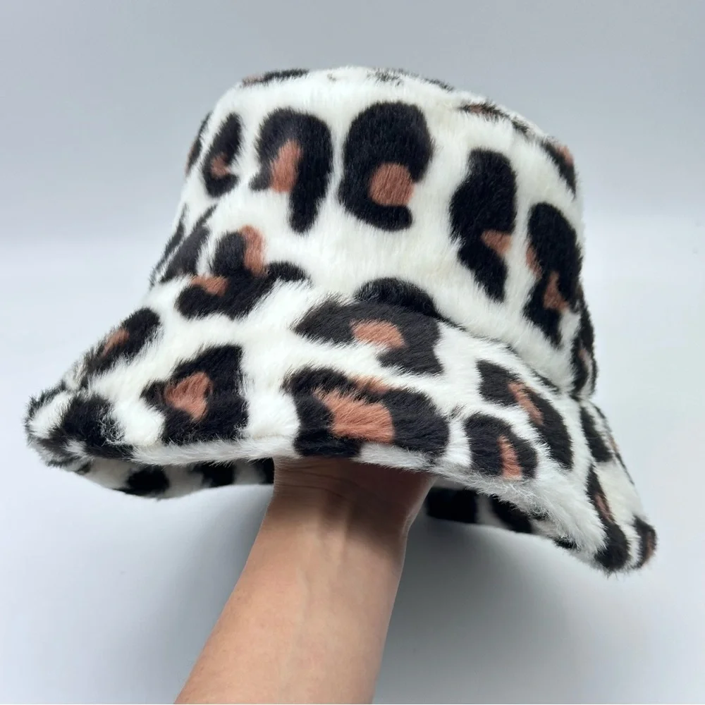 Women’s Leopard Print Bucket Hat Fuzzy Faux Fur Hat Cap Winter Warm Cap